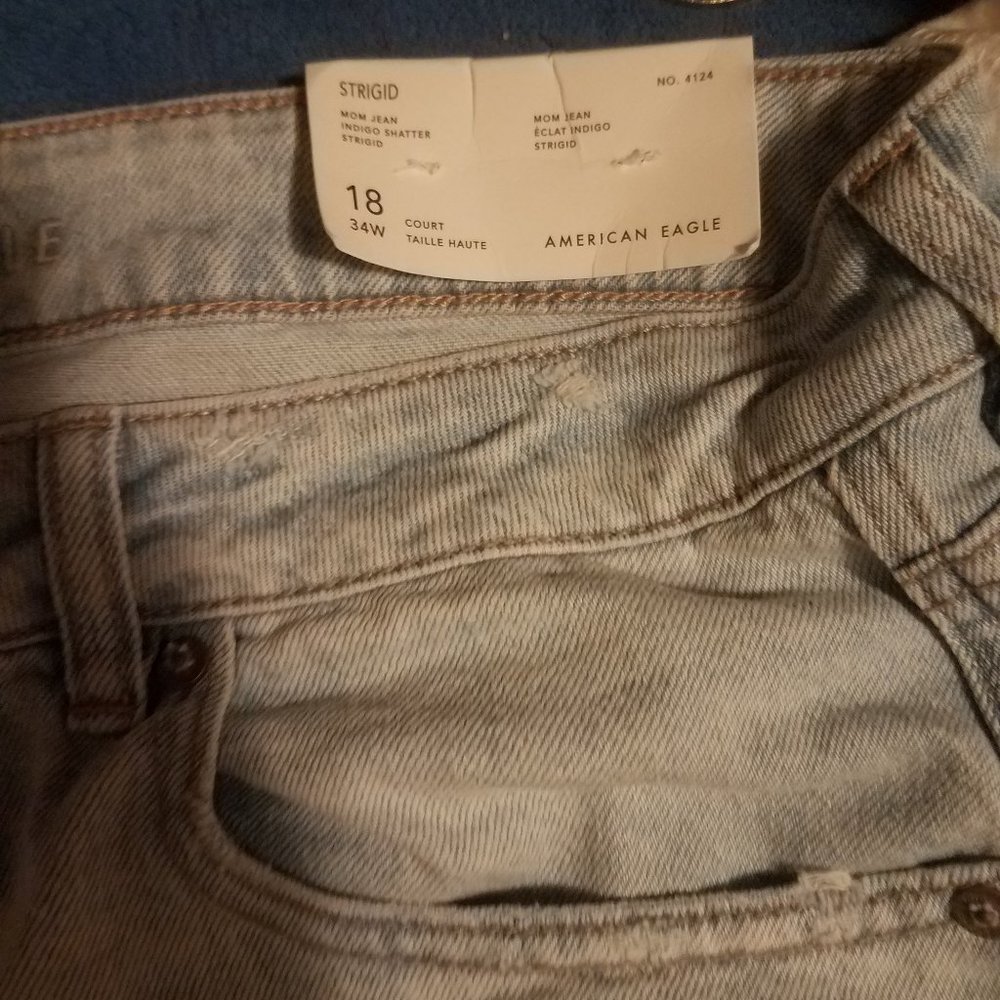 BRAND NEW American eagle MOM jeans! Tag still on them!! Size 18 34W #strigid#mom